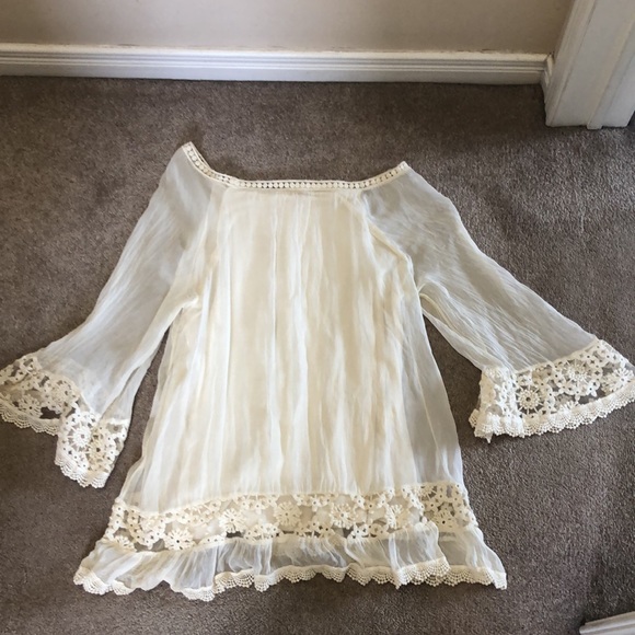 Piazza Del Tempio | 100% Silk Embroidered Italian Blouse - Picture 8 of 13